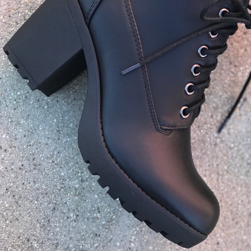 Matte Black Military Lace-Up Lug Heel Combat Boot - Picture 5 of 7